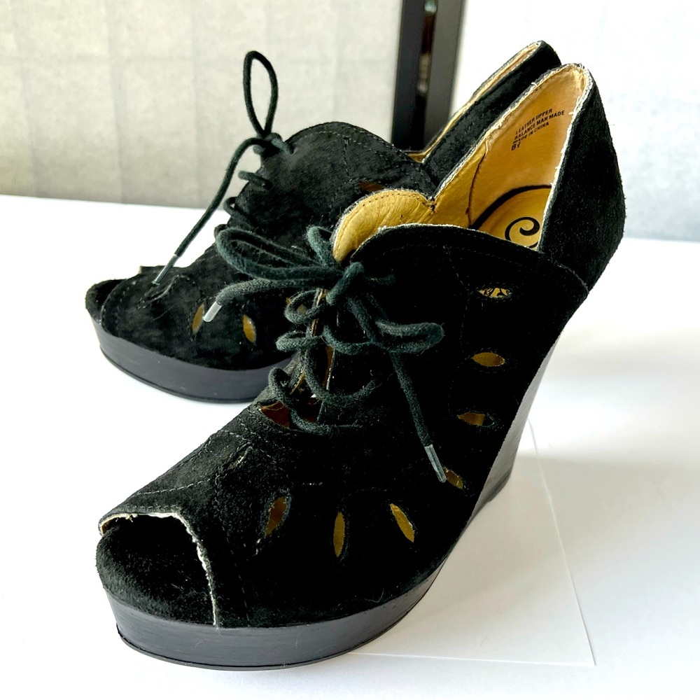 Seychelles Hot and Bothered suede wedges black, 8.5